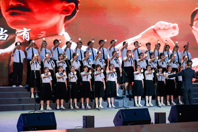 校園文藝演出舞臺,學(xué)校表演舞臺,戶外舞臺搭建,舞臺燈光音視頻,舞臺燈光音視頻設(shè)計,舞臺設(shè)備租賃